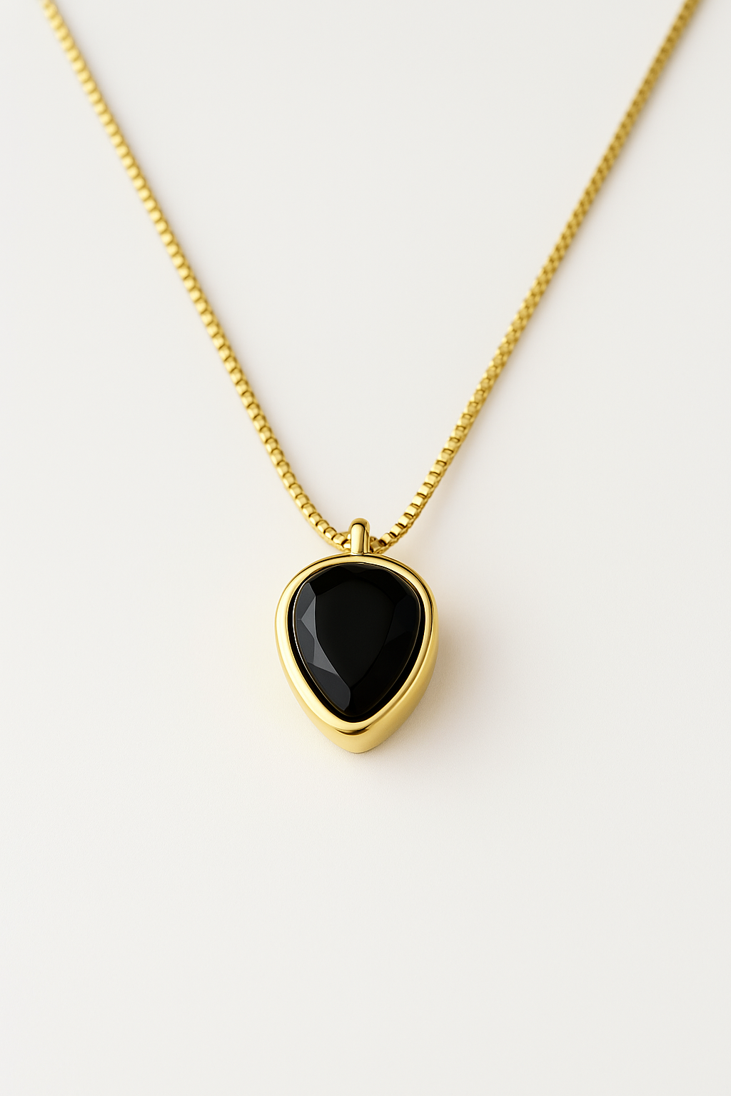 Colar Gota com Ônix Natural Folheado a Ouro 18k