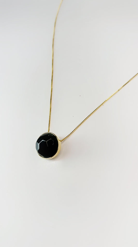 Colar com Pingente de Ônix Natural Folheado a Ouro 18k