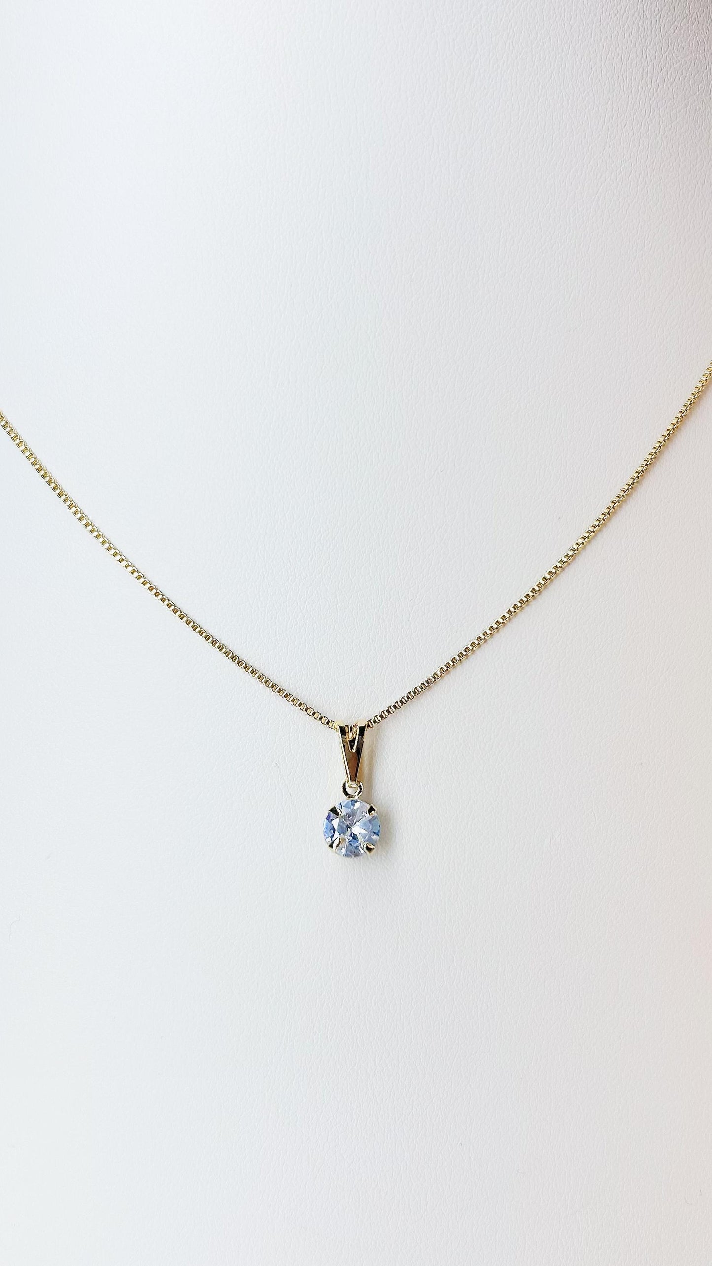 Colar Solitário em Ouro com Zircônia Branca – Elegância Minimalista