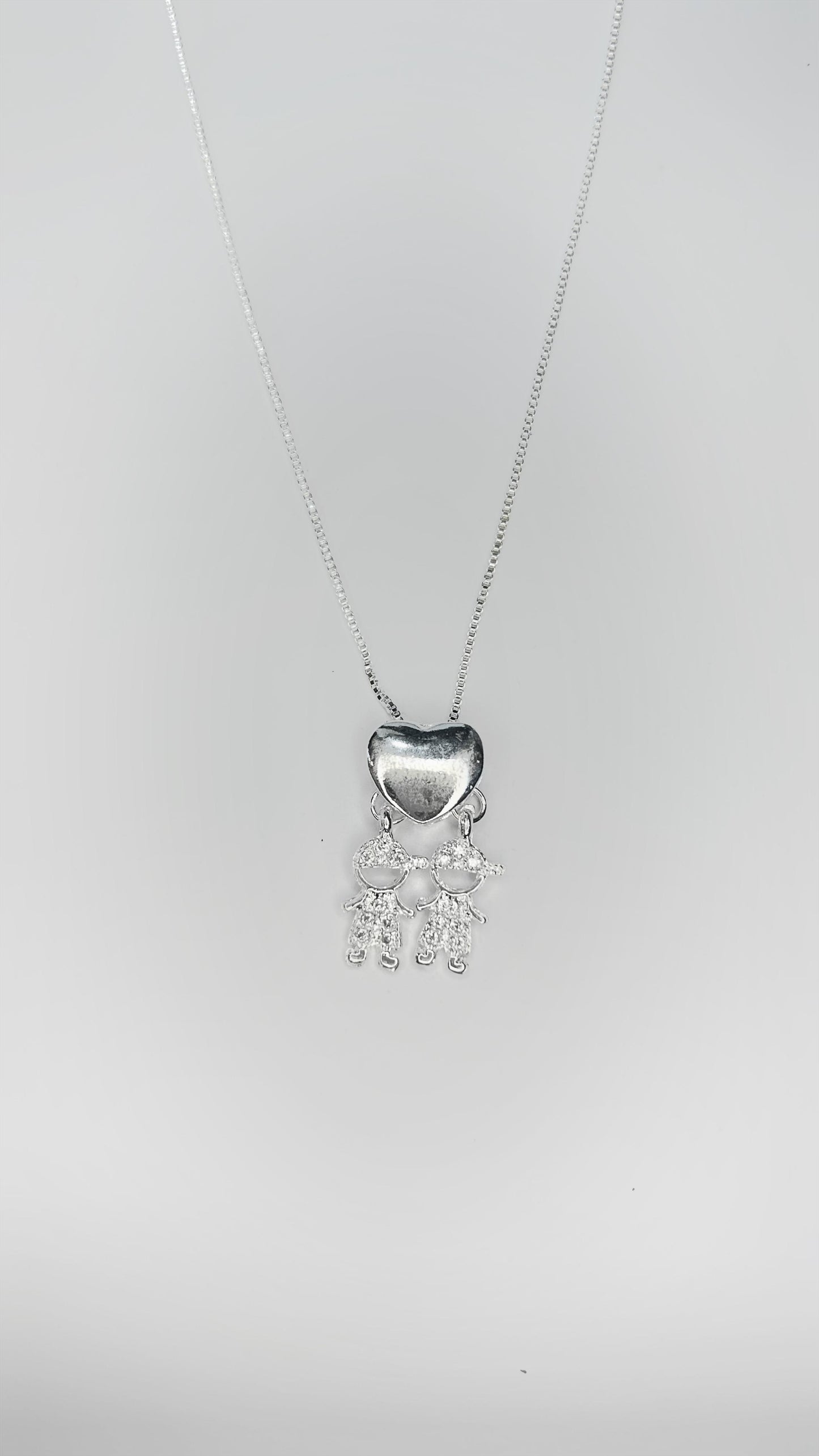 Colar Coração com Pingentes de Crianças em Prata – Amor de Mãe