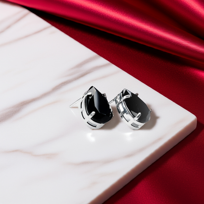 Brinco Gota com Pedra Preta e Banho de Prata – Elegância Minimalista