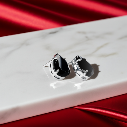 Brinco Gota com Pedra Preta e Banho de Prata – Elegância Minimalista