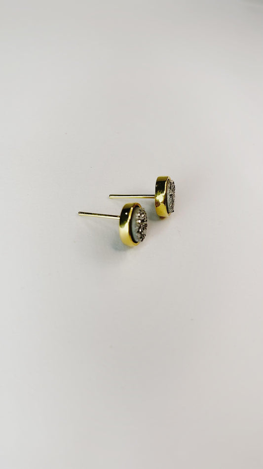 Brinco Ponto de Luz com Drusa Prata Natural Folheado a Ouro 18k