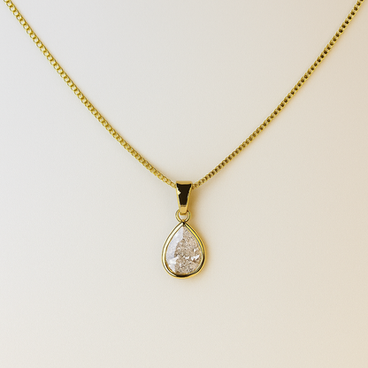 Colar Gota de Cristal – Dourado Clássico