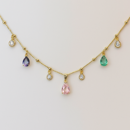 Colar Dourado com Pingentes de Gotas Multicoloridas