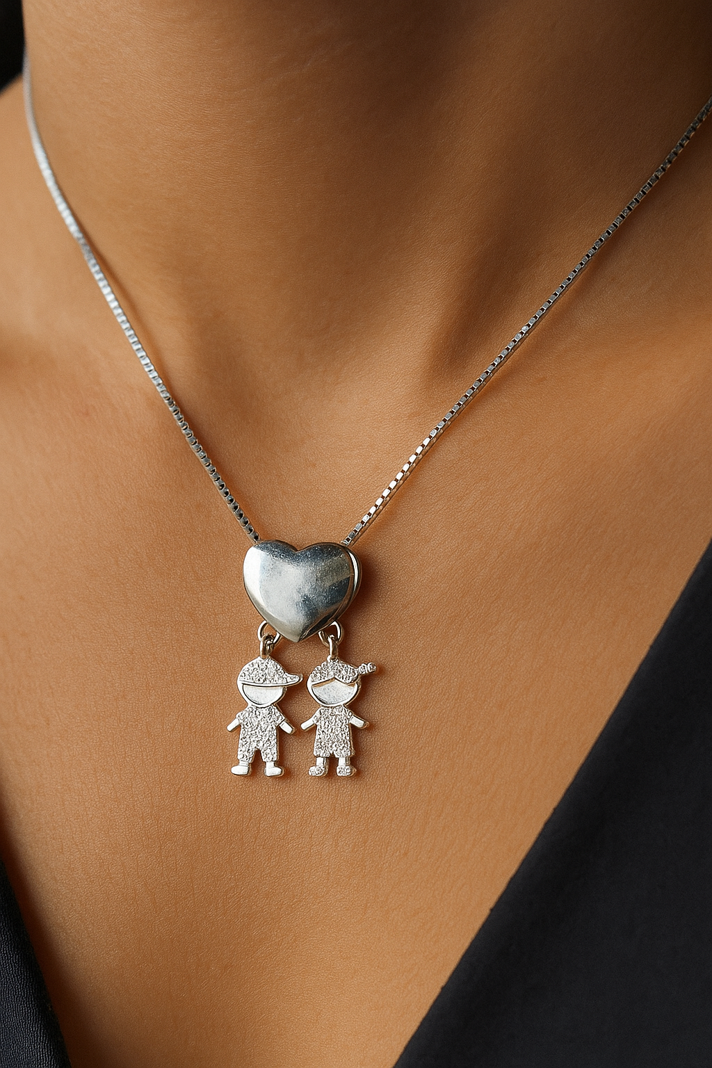 Colar Coração com Pingentes de Crianças em Prata – Amor de Mãe