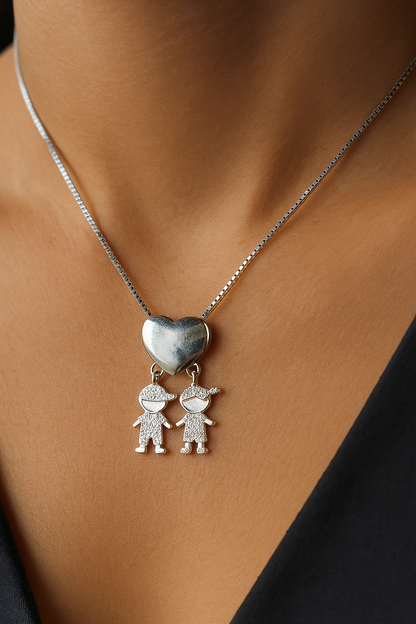 Colar Coração com Pingentes de Crianças em Prata – Amor de Mãe