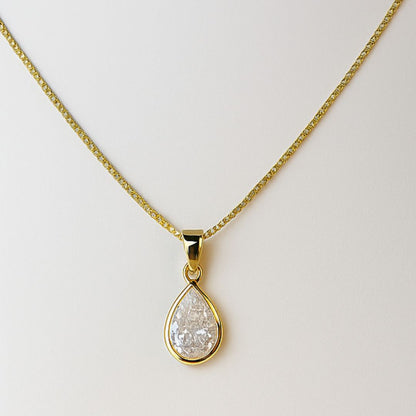 Colar Gota de Cristal – Dourado Clássico