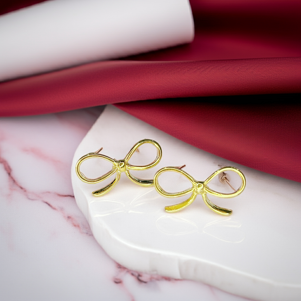 Brinco Feminino Laço Folheado a Ouro 18k – Delicado e Romântico