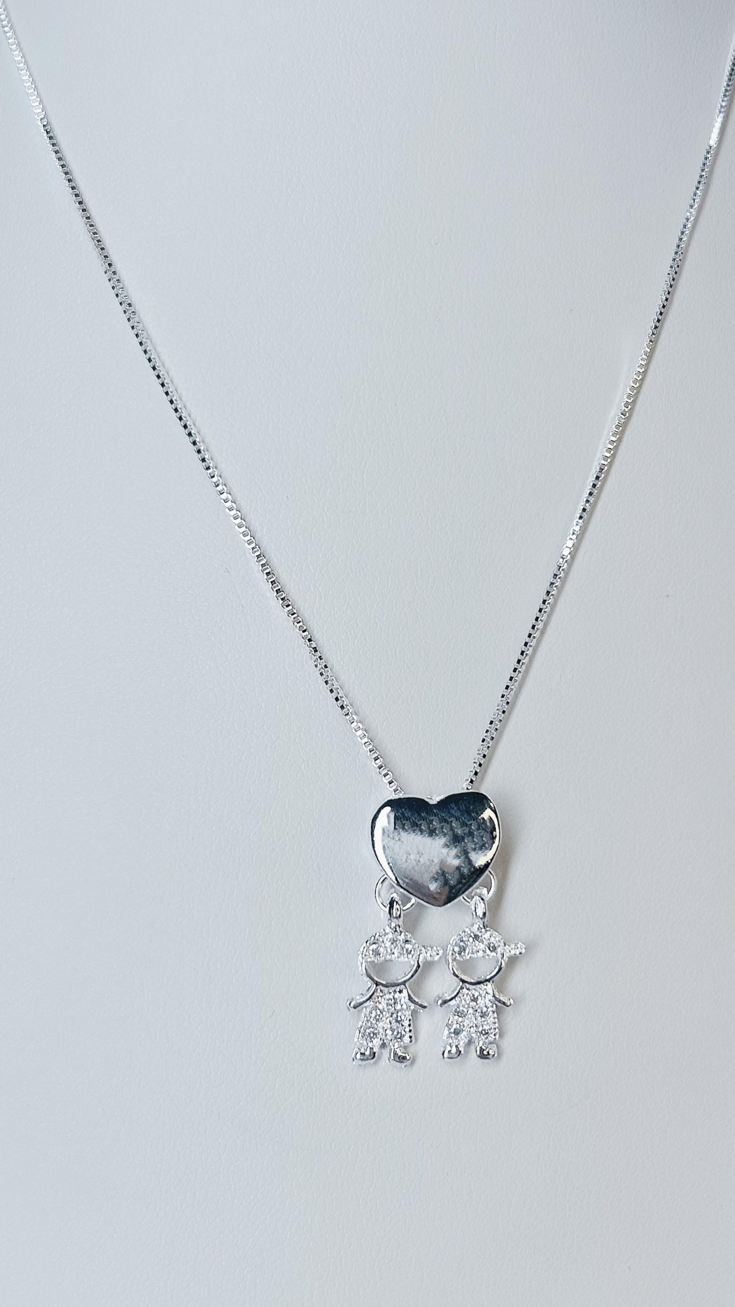 Colar Coração com Pingentes de Crianças em Prata – Amor de Mãe