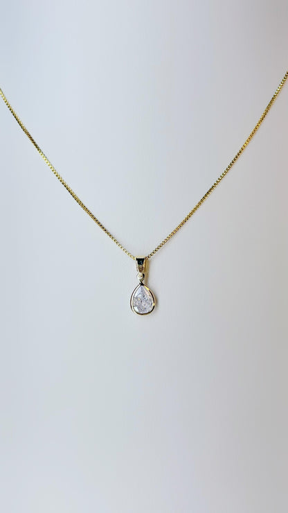 Colar Gota de Cristal – Dourado Clássico