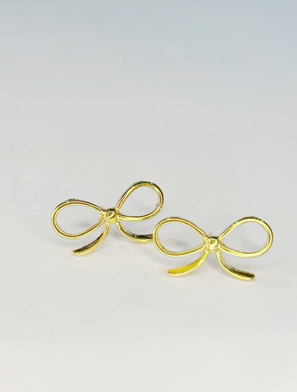 Brinco Feminino Laço Folheado a Ouro 18k – Delicado e Romântico