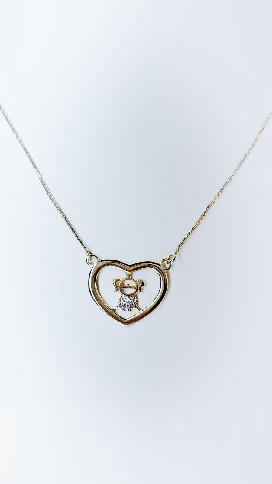 Colar Coração com Menininha Folheado a Ouro 18k – Amor em Cada Detalhe