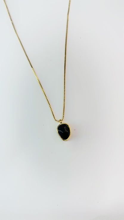 Colar Gota com Ônix Natural Folheado a Ouro 18k