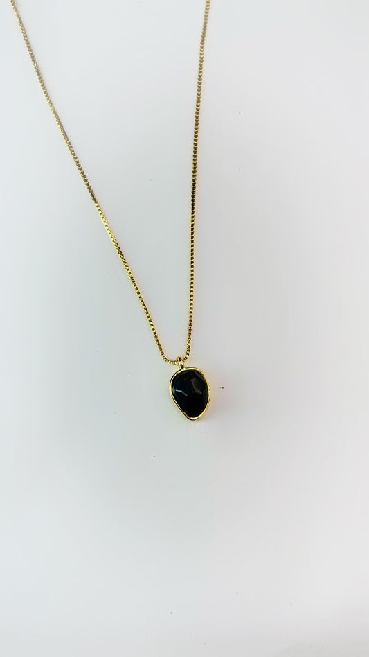 Colar Gota com Ônix Natural Folheado a Ouro 18k