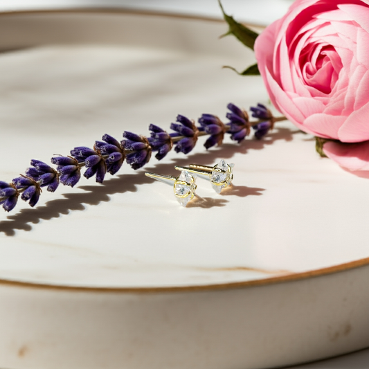 Brinco Mini Ponto de Luz com Banho de Ouro 18k – Delicado e Elegante